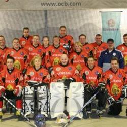 Die Old Maidy Dogs - das sind die, die aus reiner Freude Inlinehockey spielen!