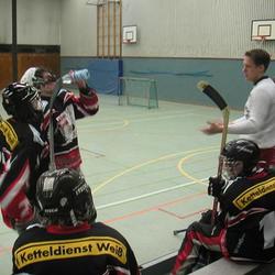 Coach gibt Anweisungen in Hilden...